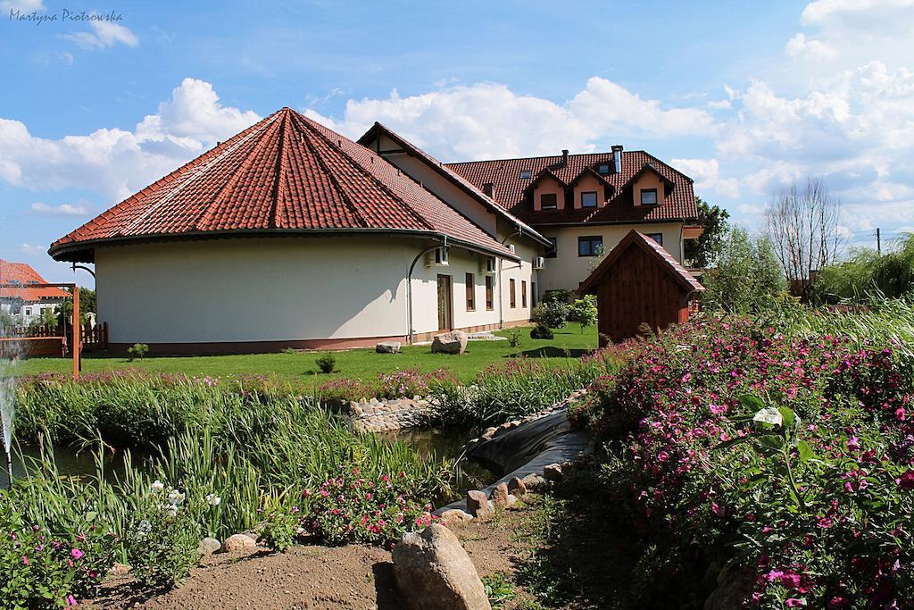 Pensjonat Korona Bed & Breakfast Modrzyca Exterior photo